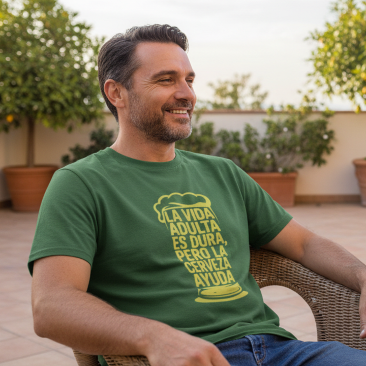 comprar-Camiseta La vida adulta es dura, pero la cerveza ayuda-wondernastic