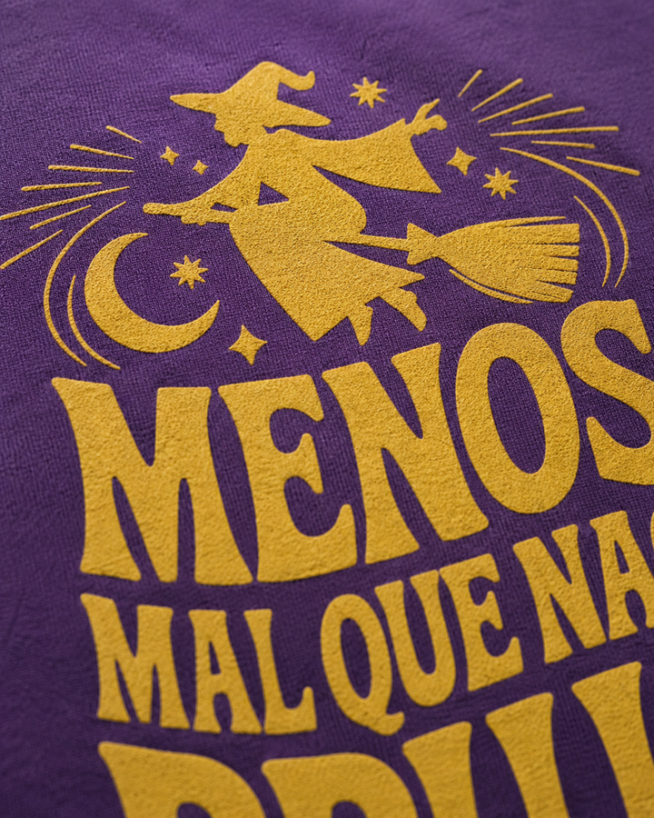 comprar-Camiseta Menos mal que nací bruja y no falsa-wondernastic