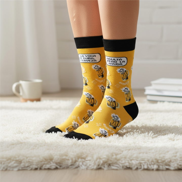 comprar-Calcetines La vida adulta es dura, pero la cerveza ayuda-wondernastic