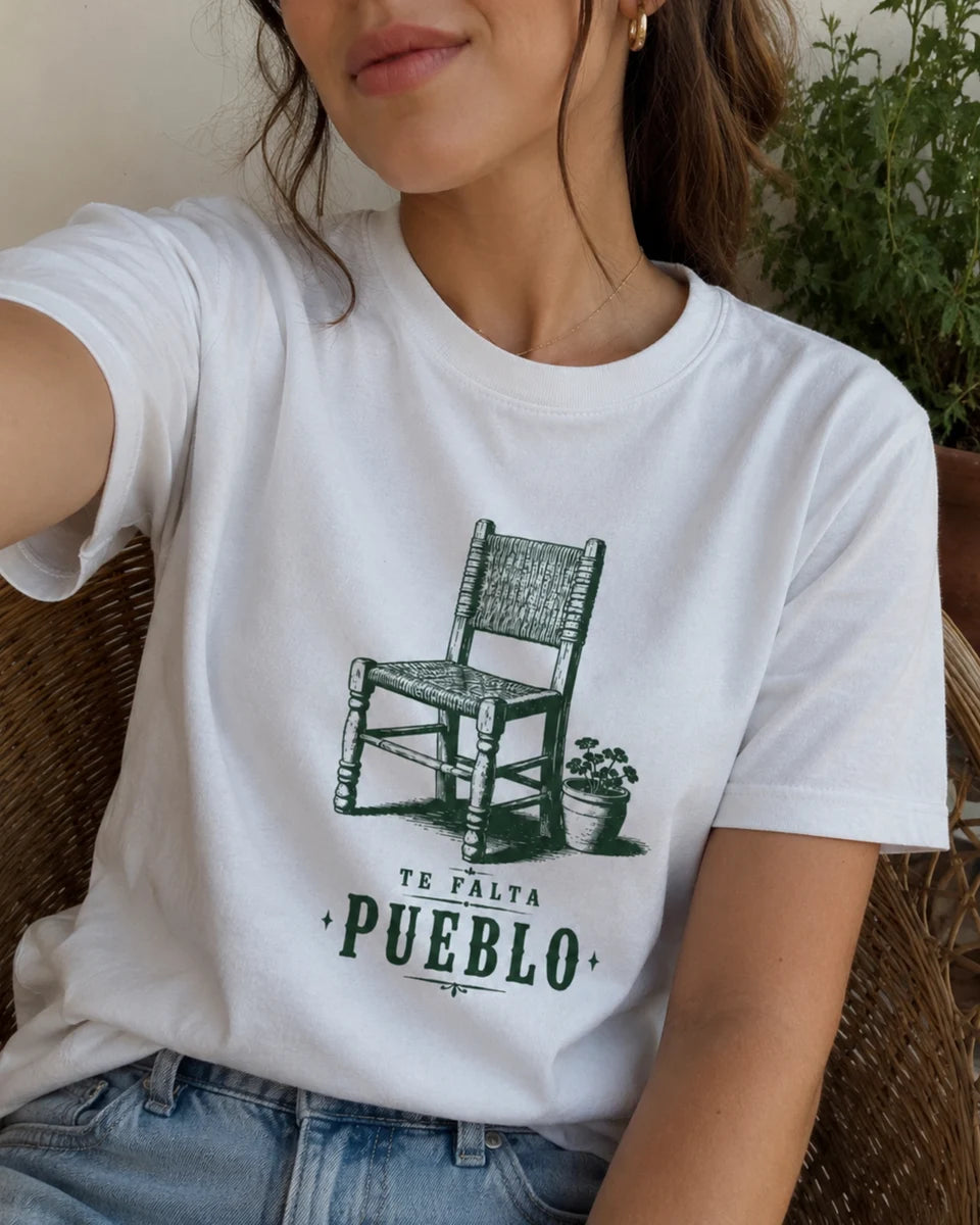 Camiseta Te falta pueblo, puesta
